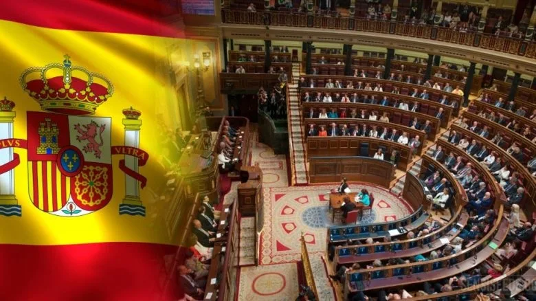 Hemiciclo del Congreso de los Diputados con la bandera de España