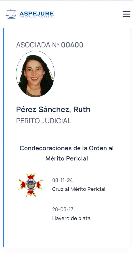 Carnet oficial de ASPEJURE: Ruth Pérez, perito judicial nº 00400, con las condecoraciones de la Orden al Mérito Pericial